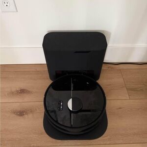 Dustin bob robot vacuum